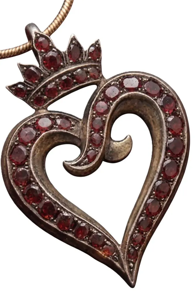 Crowned georgian witchs heart pendant with flatcut garnets sians emporium Antique georgian crowned witch's heart pendant featuring an asymmetrical curved tip set with flat-cut red garnets in oxidized silver-topped metal.